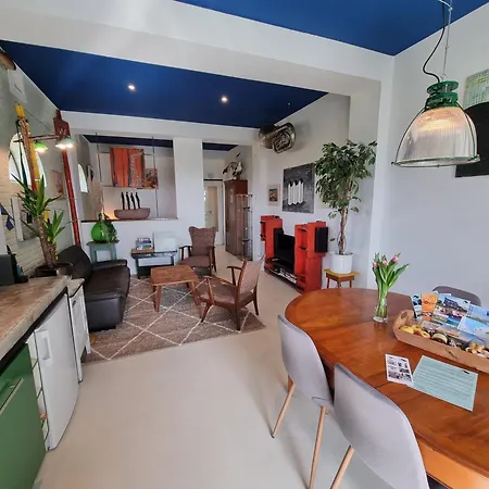 Blank - Arthouse Apartment *