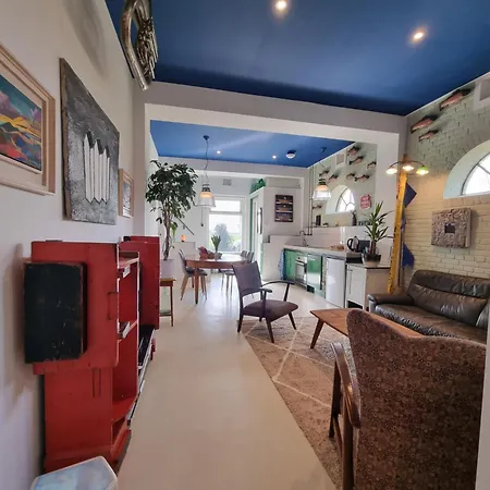 Blank - Arthouse Apartment *