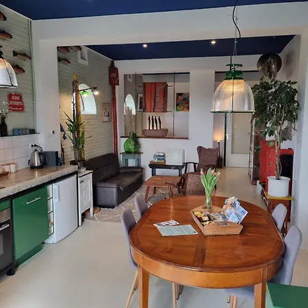 Blank - Arthouse Apartment *